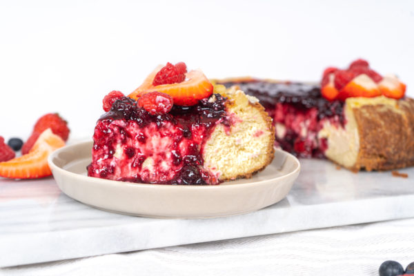 Cheesecake con mermelada de frutos rojos
